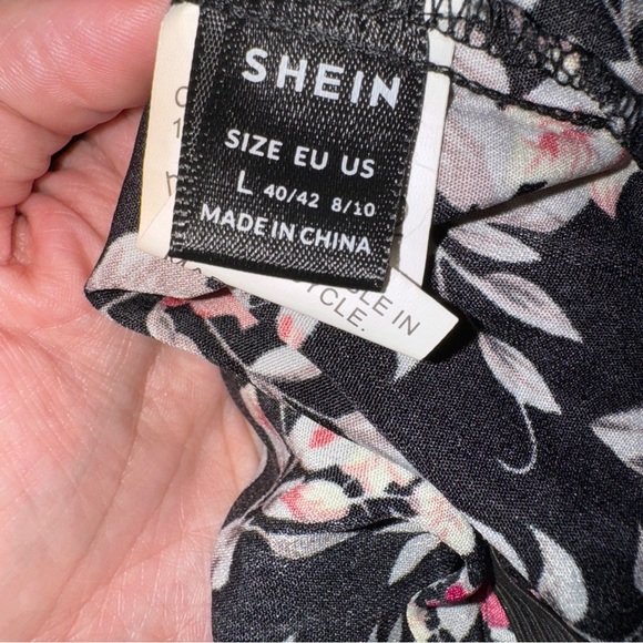 SHEIN Floral Halter Neck Romper - Picture 10 of 11